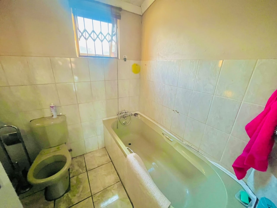 2 Bedroom Property for Sale in Bloemside 3 Free State